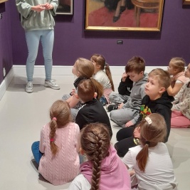Wizyta pierwszoklasistów z I c w Galerii Alfonsa Karpińskiego w Rozwadowie